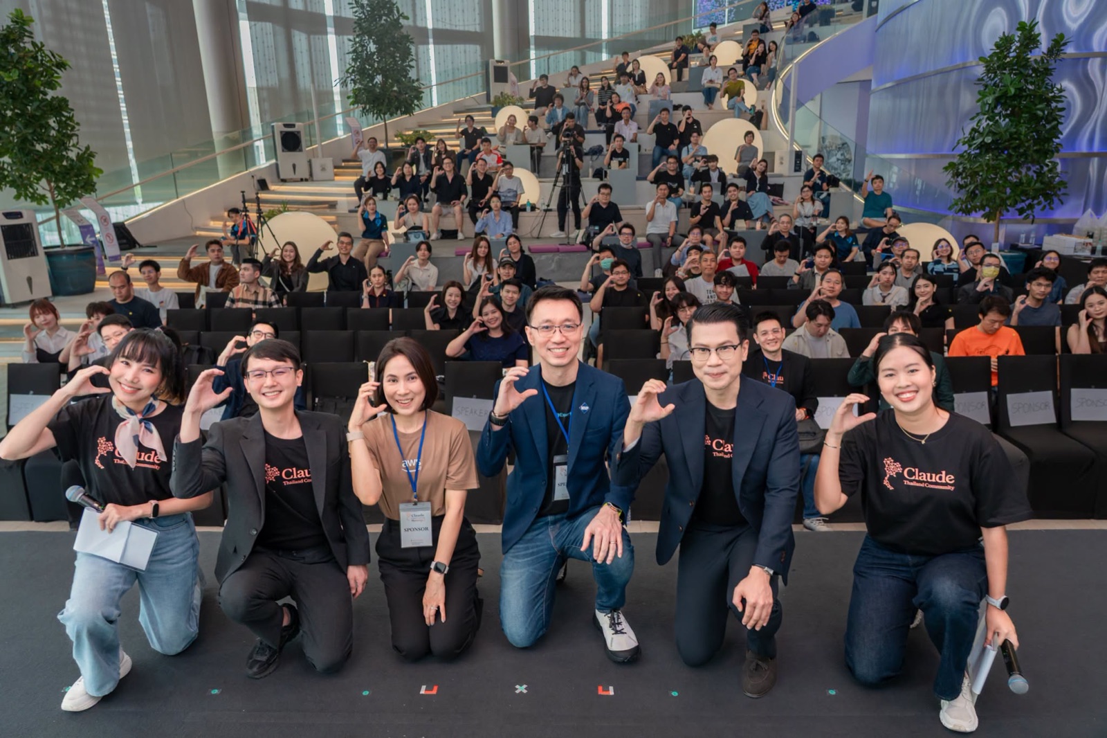 บรรยากาศงาน Claude Thailand Community Meetup 2 ทีมงานและผู้ร่วมงานที่ SCBX NEXT TECH สยามพารากอน